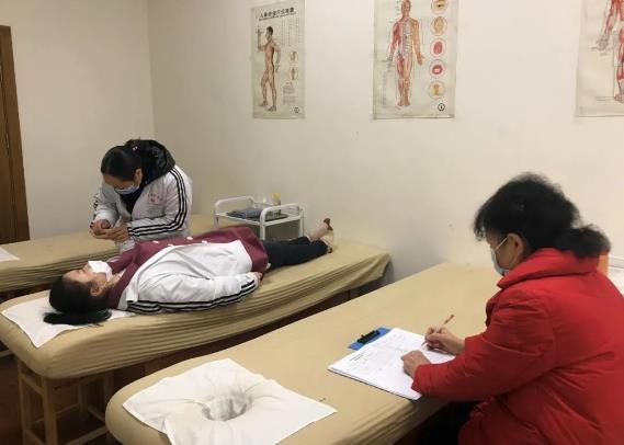 小兒推拿師證書怎么考？快來瞧重慶六合學?？己爽F場