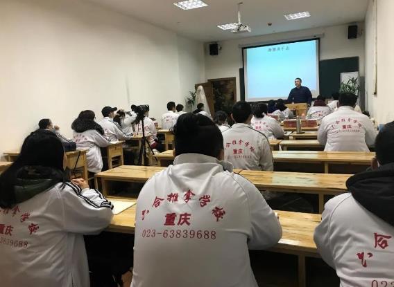 小兒推拿師證書怎么考？快來瞧重慶六合學?？己爽F場