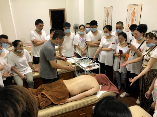 學歷不高？不用擔心，來重慶六合職校學技術，謀個好發展！