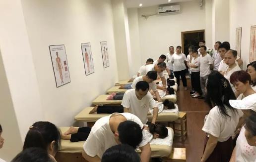 學歷不高？不用擔心，來重慶六合職校學技術，謀個好發展！