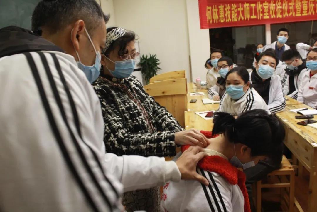 何為肩周炎，患上肩周炎應(yīng)該如何按摩？